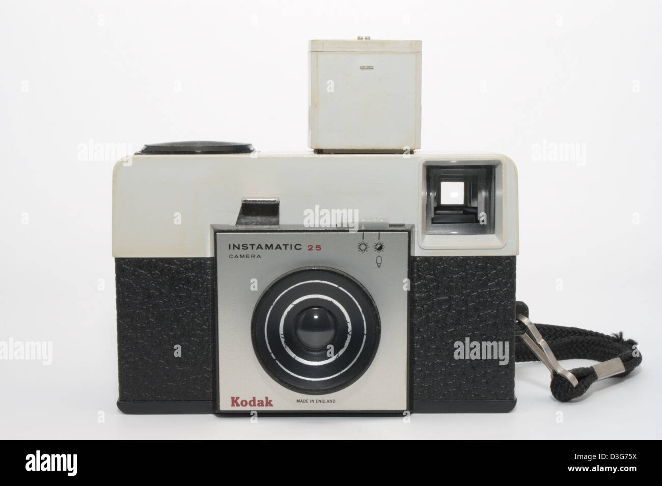 Kodak Instamatic 25 126 Kamera mit Blitzschuh Flash-Adapter vor der Kamera Stockfoto