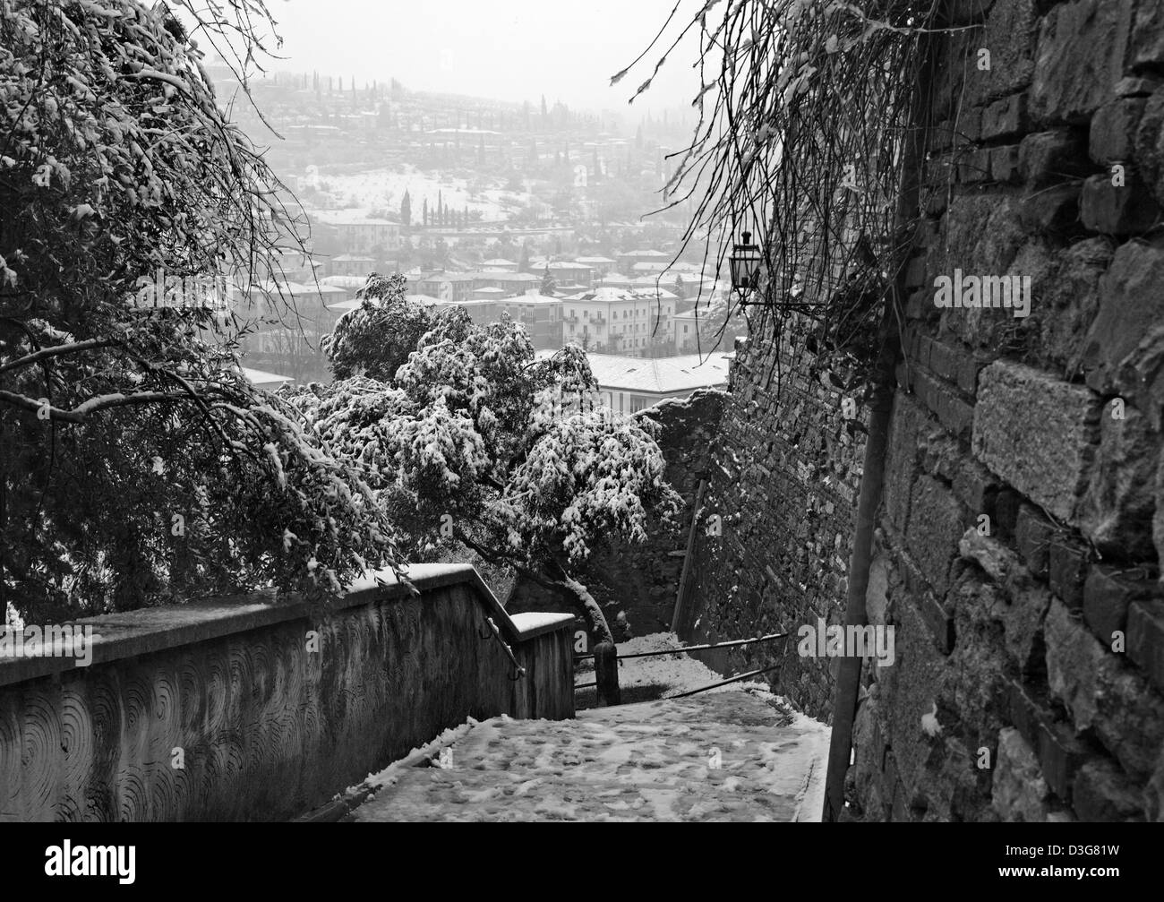 Verona - Aufstieg auf Castel San Pietro im winter Stockfoto