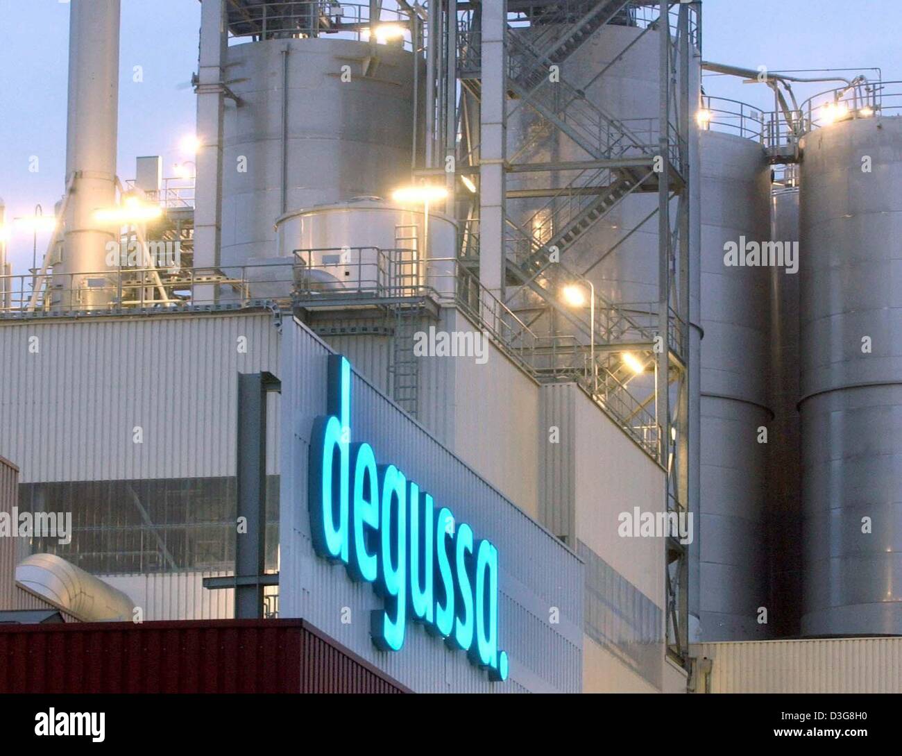 Dpa Dateien Ein Blick Auf Das Produktionswerk Der Degussa Chemische Arbeitet In Koln Wesseling Deutschland 28 Februar 03 Stockfotografie Alamy