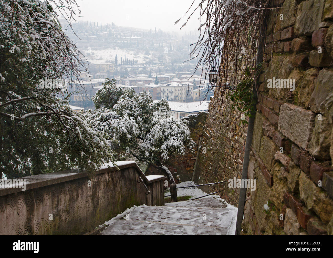 Verona - Aufstieg auf Castel San Pietro im winter Stockfoto