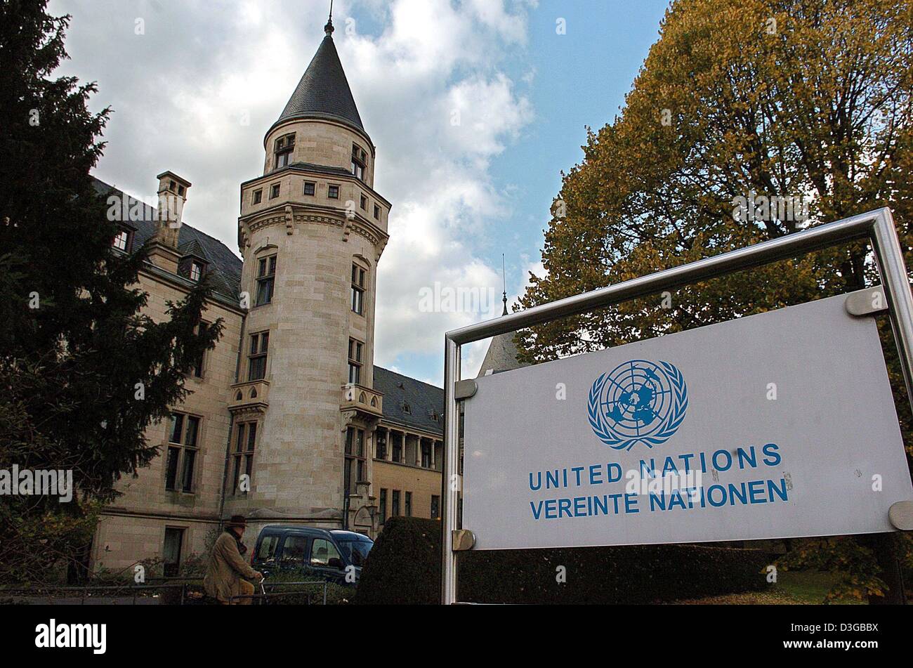 (Dpa) - Blick auf ein UN Gebäude, die Häuser der Clima-Sekretariat UNFCCC, das Sekretariat zur Bekämpfung der Wüstenbildung UNCCD und freiwilligen Programm UNV in Bonn, Deutschland, 5. November 2004. Stockfoto