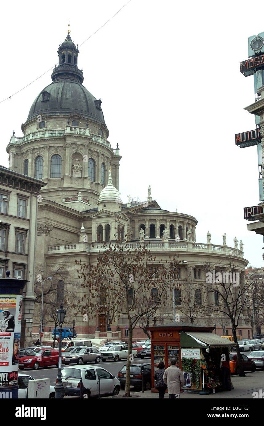 (Dpa-Dateien) - Blick auf die St.-Stephans-Basilika, die größte Kirche in Budapest, Ungarn, 31. März 2004. Die Kirche wird die Website von der Hochzeit zwischen italienischen Schauspielerin Sophia Loren Sohn und seine ungarische Freundin am 18. September 2004 sein. Stockfoto