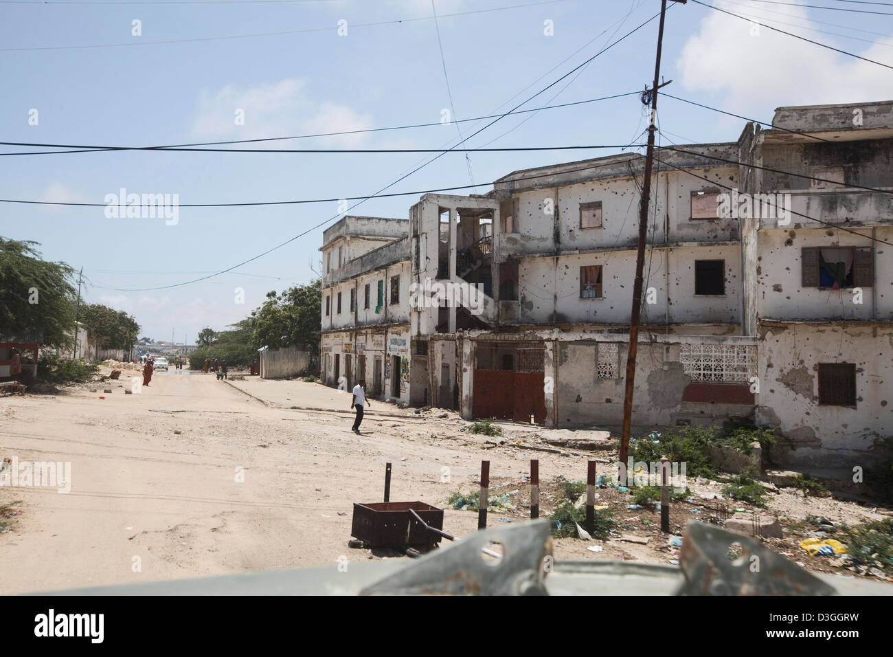 Eine Straßenszene in der Innenstadt von Mogadischu, Somalia. Stockfoto