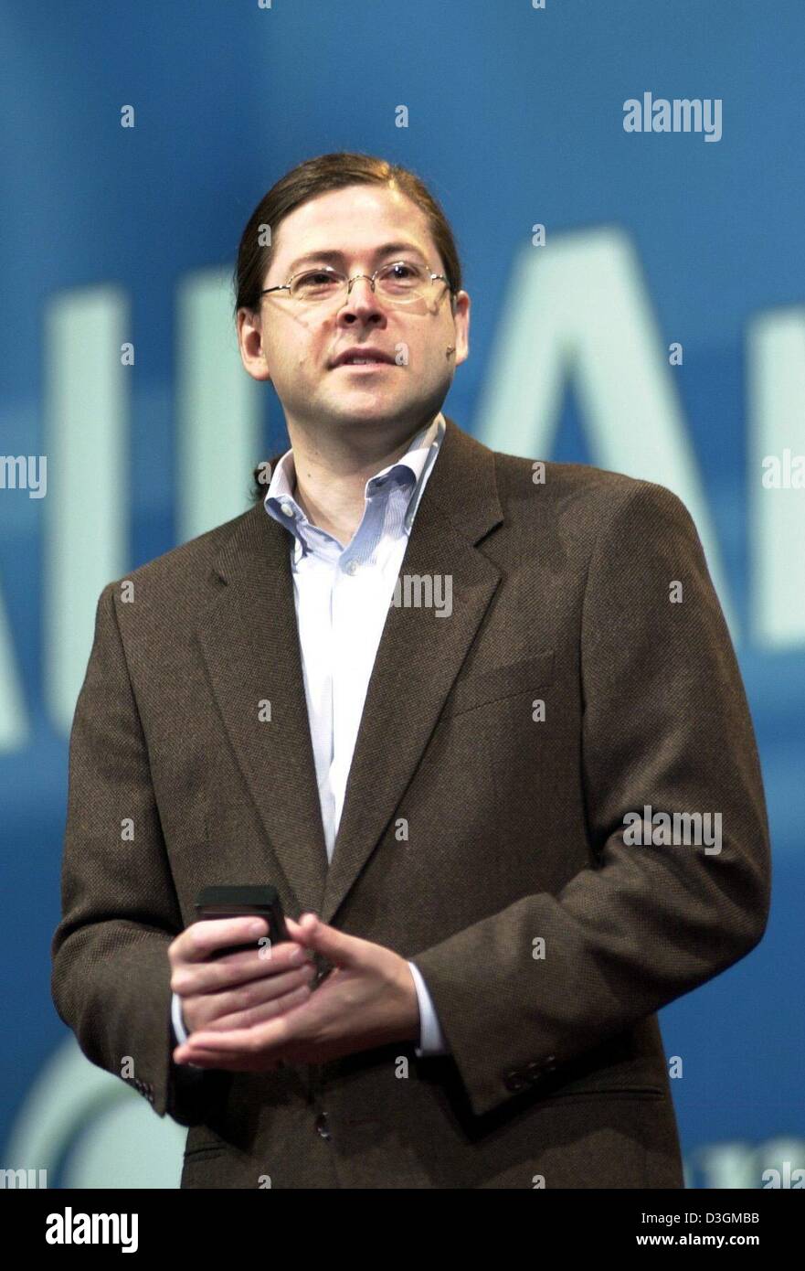 (Dpa) - Jonathan Schwartz, Präsident und Chief Operating Officer der US-Computer betreffen Sun Microsystems, hält eine Rede während der JavaOne-Konferenz in San Francisco, USA, 28. Juni 2004. Stockfoto