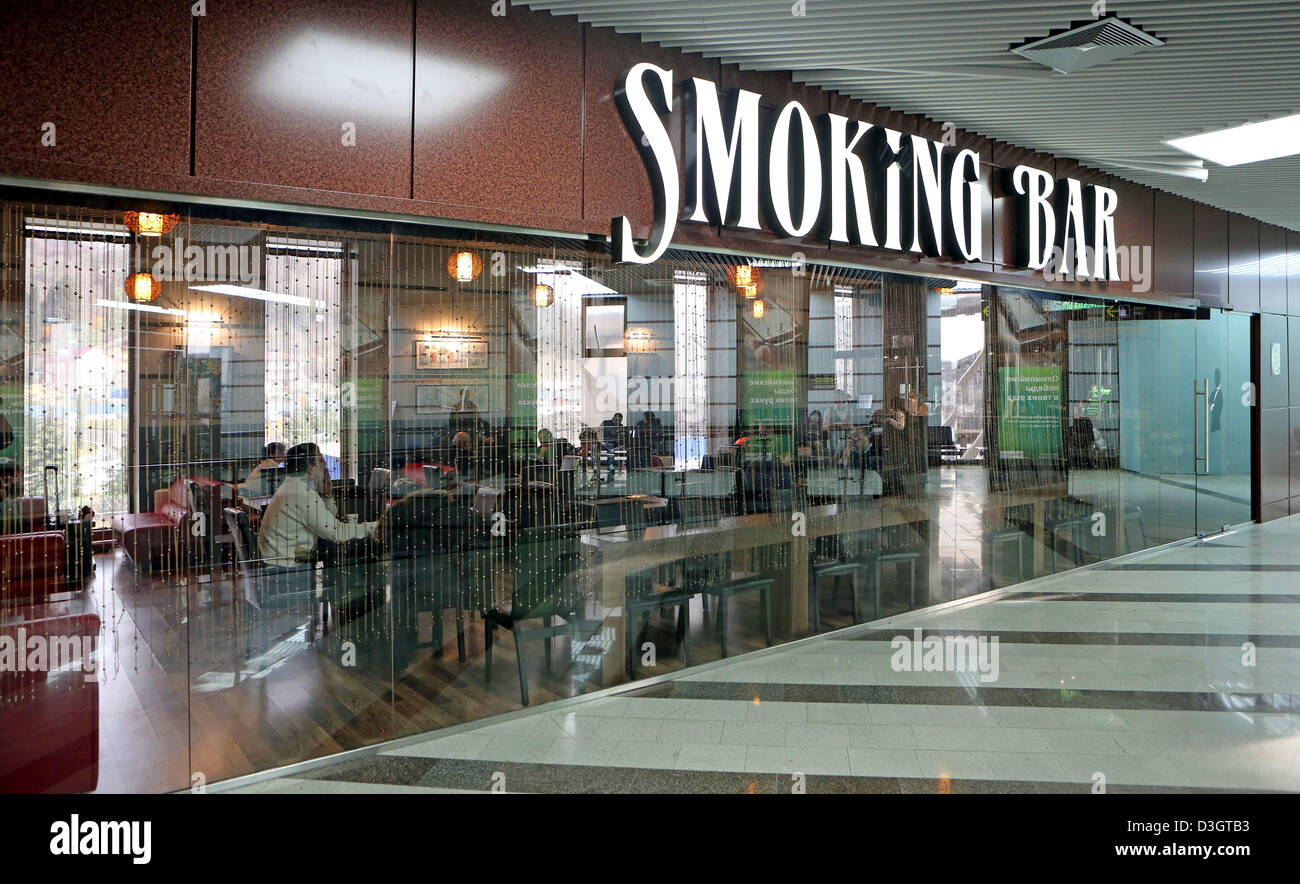 Ein Blick auf ein Raucher-Bar für Raucher in der Flughafen Sotschi, Russland, 4. Februar 2013. Die Olympischen Winterspiele werden im Ferienort am Schwarzen Meer von Sotschi 2014 stattfinden.  Foto: Jan Woitas Stockfoto