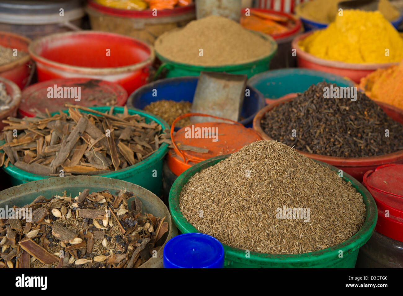 Gewürze zum Verkauf an MacKinnon Markt, Altstadt, Mombasa, Kenia Stockfoto