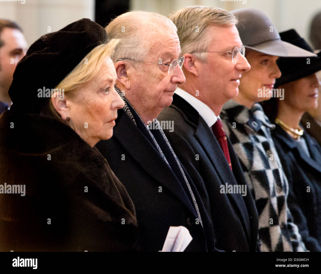 Brüssel, Belgien. 19. Februar 2013. König Albert II und Königin Paola. Belgiens besuchen Sie die Masse, um die verstorbenen Mitglieder der königlichen Familie in der Kathedrale unserer lieben Frau in Brüssel, 19. Februar 2013 zu gedenken. Foto: Patrick van Katwijk/Dpa/Alamy Live News - Niederlande Stockfoto