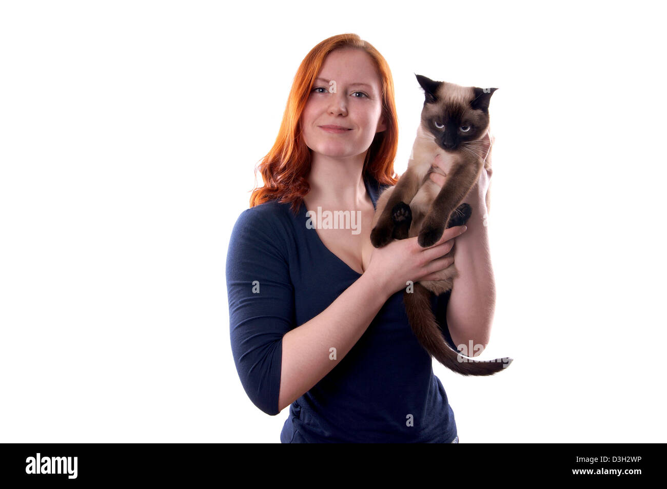 glückliche junge Frau mit siamesische Katze Stockfoto
