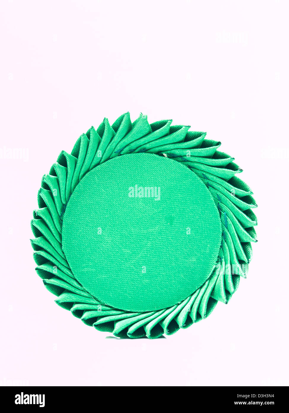 Eine Miniatur der Thai traditionelle Fach hergestellt aus grüner Seide isoliert auf weißem Hintergrund Stockfoto