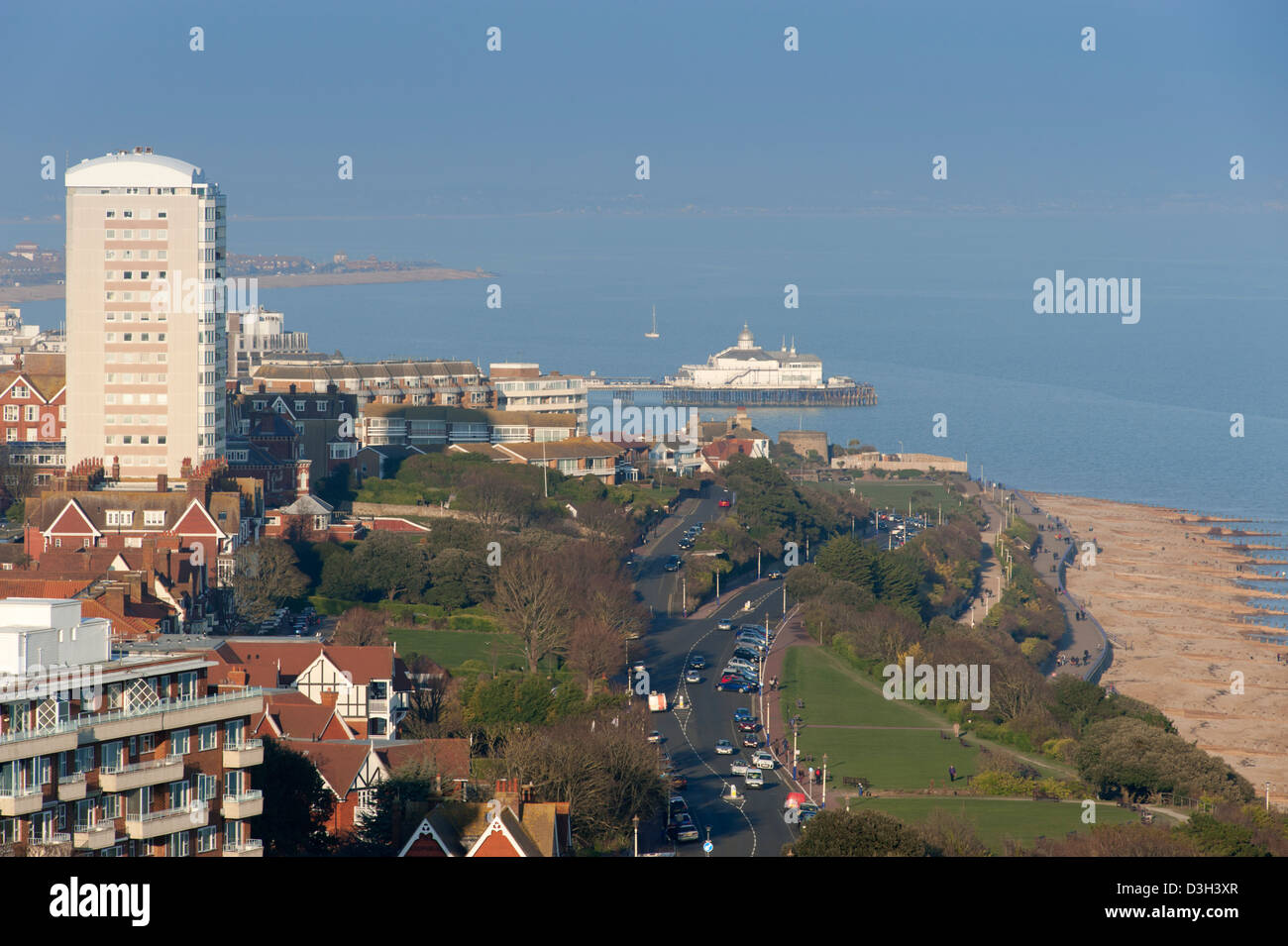 Der englischen Küste Stadt Eastbourne, wie gesehen von der South Downs National Park, East Sussex, England, UK. Stockfoto