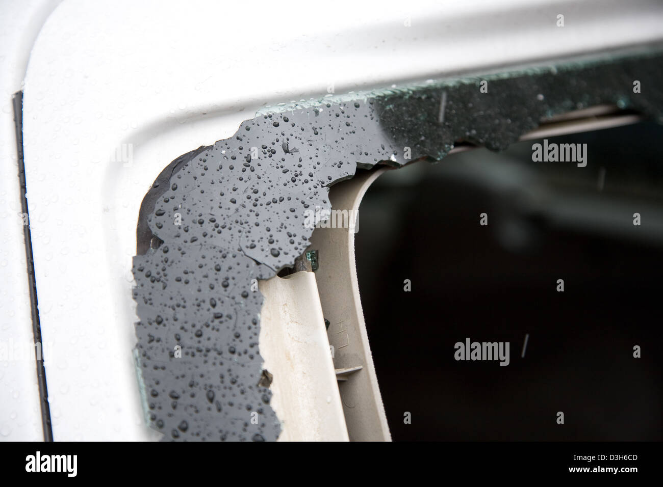 Mit fenster zerschlagen Fotos und Bildmaterial in hoher Auflösung Alamy