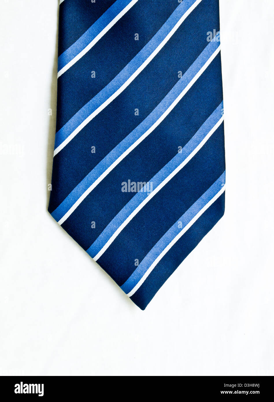 Gestreifte Krawatte blau-weißen isoliert auf weißem Hintergrund. Stockfoto