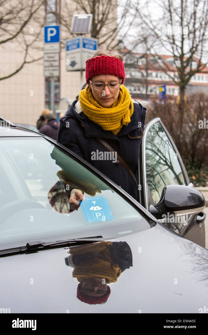 Öffentlicher Parkplatz, Parkplatz. Kann verwendet werden, nach dem Kauf eines Parkschein lösen. Stockfoto