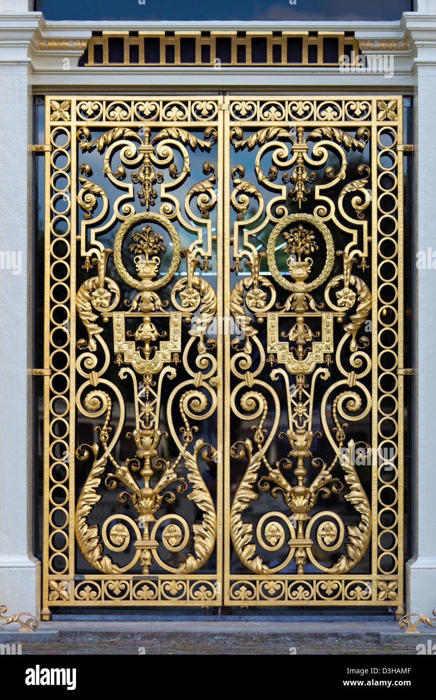 Eingangstür von Het Loo Palace in Apeldoorn, Niederlande Stockfoto