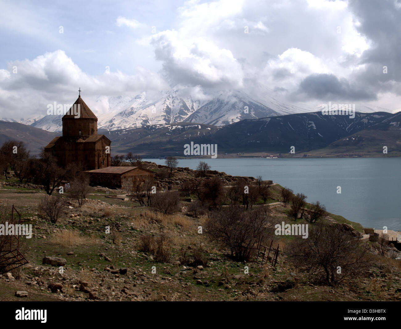 Kathedrale-Kirche des Heiligen Kreuzes auf Akdamar Insel, in der Nähe von Van im Osten der Türkei. Stockfoto