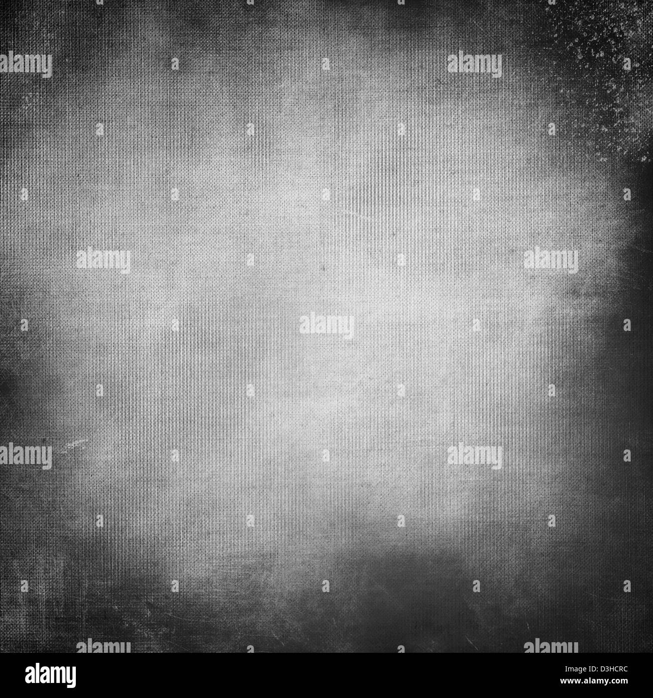 Faltiges Schwarzes Altes Papier Mit Ausgefransten Falten Und Einer Kontrastierenden Textur Staubige Kartonverpackung Abstrakt Dramatischer Hintergrund Fur Design Und Titel Stockfotografie Alamy