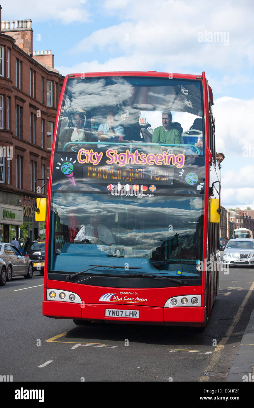 Ein Stadtbus Sightseeing Tour auf Byers Straße im Zentrum von Glasgow ist ein Einzelhandel und soziale Zentrum der Stadt mit vielen Geschäften. Stockfoto