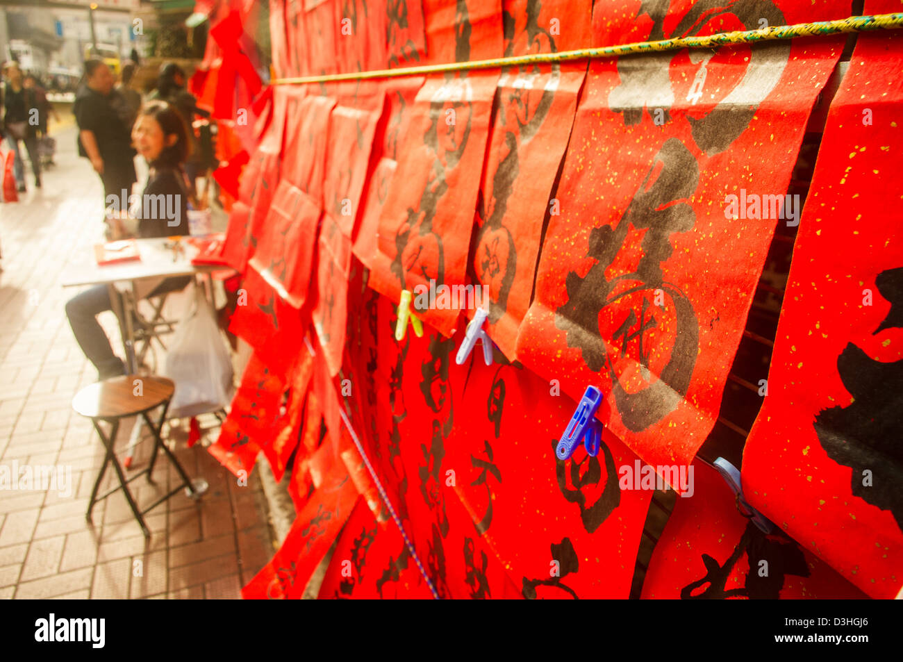 Chinesische Kalligraphie für chinesischen Neujahrsfest in Hong Kong, China. Stockfoto