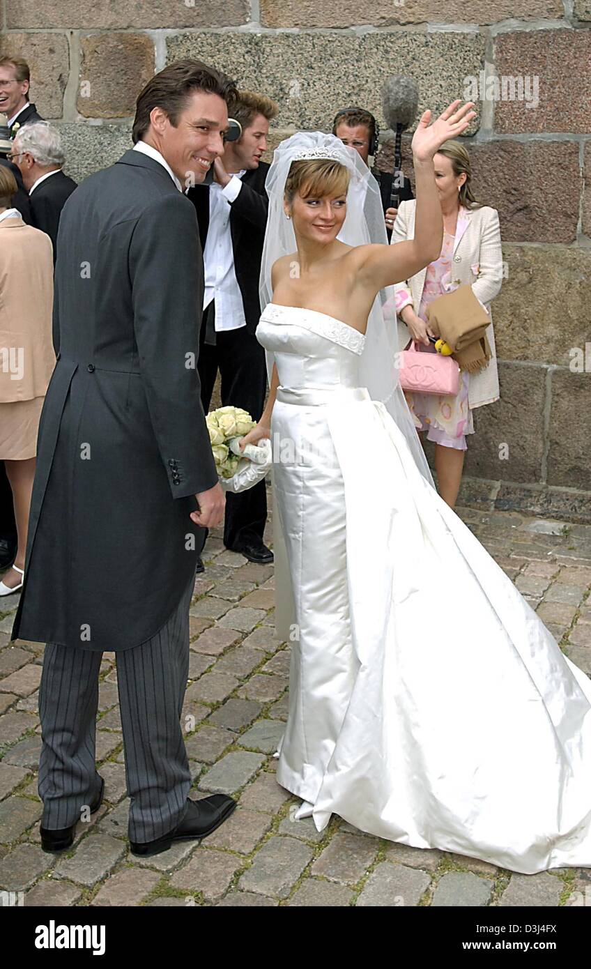 (Dpa) Ex Tennisprofi Michael Stich und seine frisch vermählte Frau Alexandra Welle um die