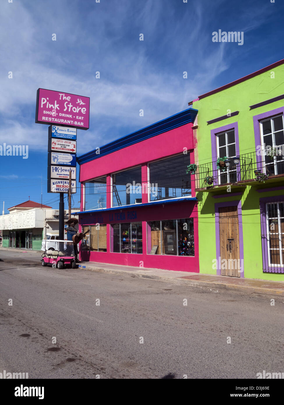 Pink-Geschäft und Restaurant, La Tienda Roja in der Nähe von Mexiko und USA Grenze Palomas Mexiko Stockfoto