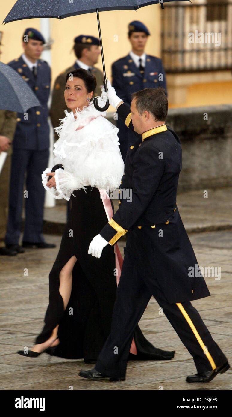 (Dpa) - Prinzessin Caroline von Hannover kommt bei der Gala-Dinner am Vorabend der Hochzeit des spanischen Kronprinzen Felipe und Letizia Ortiz im Pardo Palast in Madrid, Spanien, 21. Mai 2004. Stockfoto