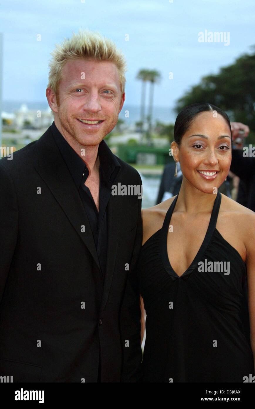 Dpa Deutscher Ex Tennisspieler Boris Becker Und Seine Freundin Franzosische Tanzerin Caroline Rocher An Den Handen Halten Und Lacheln Als Sie Bei Ihrer Ankunft An Die Laureus Sport For Good Foundation Dinner