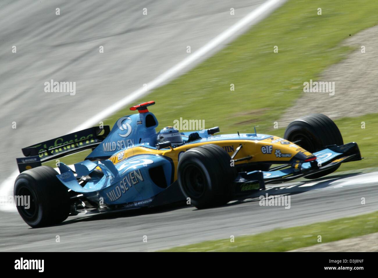 (Dpa) - italienische Fahrer Jarno Trulli im Jahr 2004 San Marino Grand Prix in Imola, Italien, 25. April 2004 Rennen. Trulli (Team Renault) auf dem fünften Platz beendet. Stockfoto