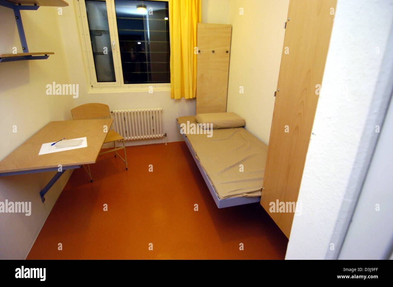 frauen-im-gef-ngnis-in-deutschland-fotos-und-bildmaterial-in-hoher