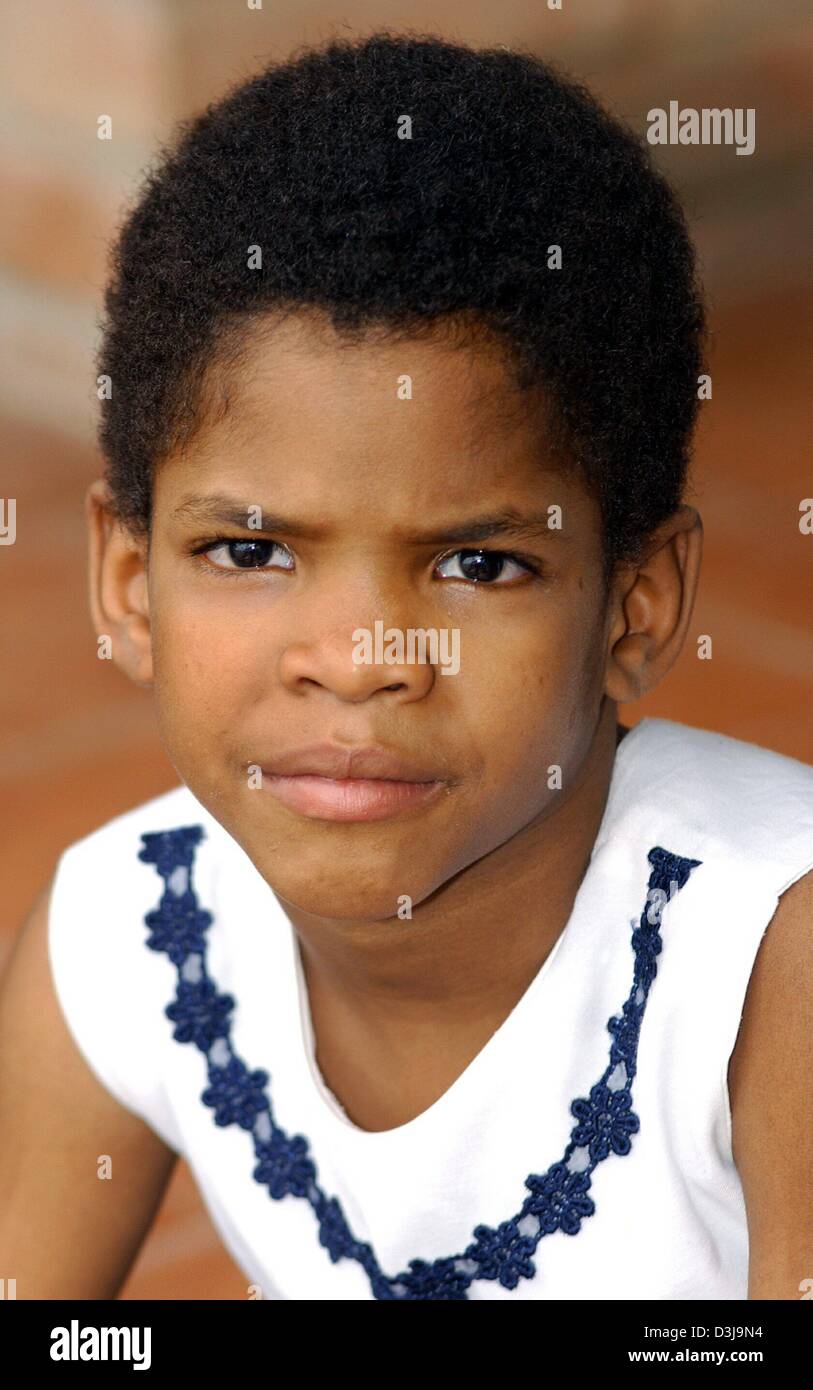 (Dpa-Dateien) - ein Junge im Bild in das SOS-Kinderdorf in Maracay, Venezuela, 18. Oktober 2003. Stockfoto