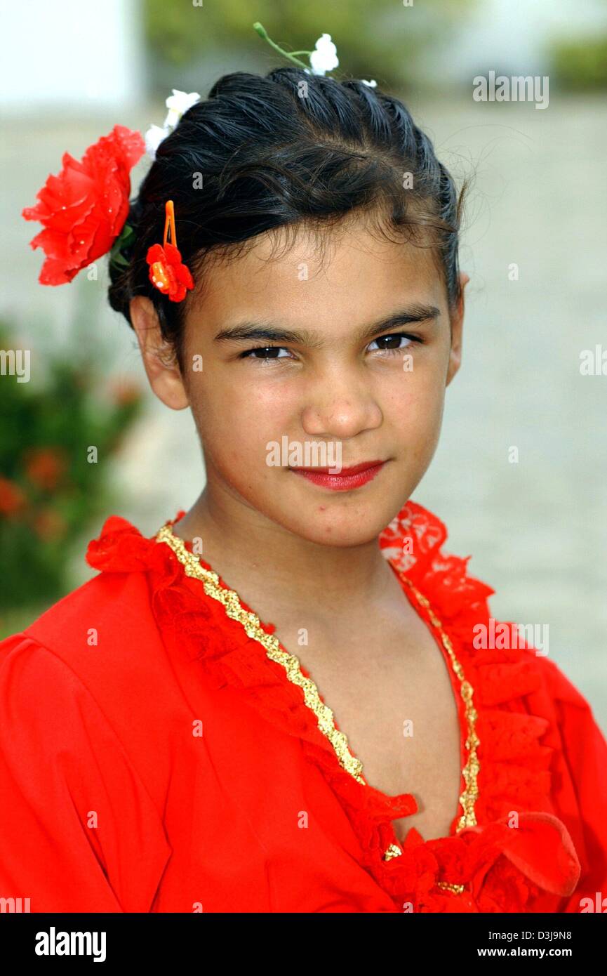 (Dpa-Dateien) - ein kleines Mädchen mit Make-up in das SOS-Kinderdorf in Maracay, Venezuela, 18. Oktober 2003 abgebildet. Stockfoto