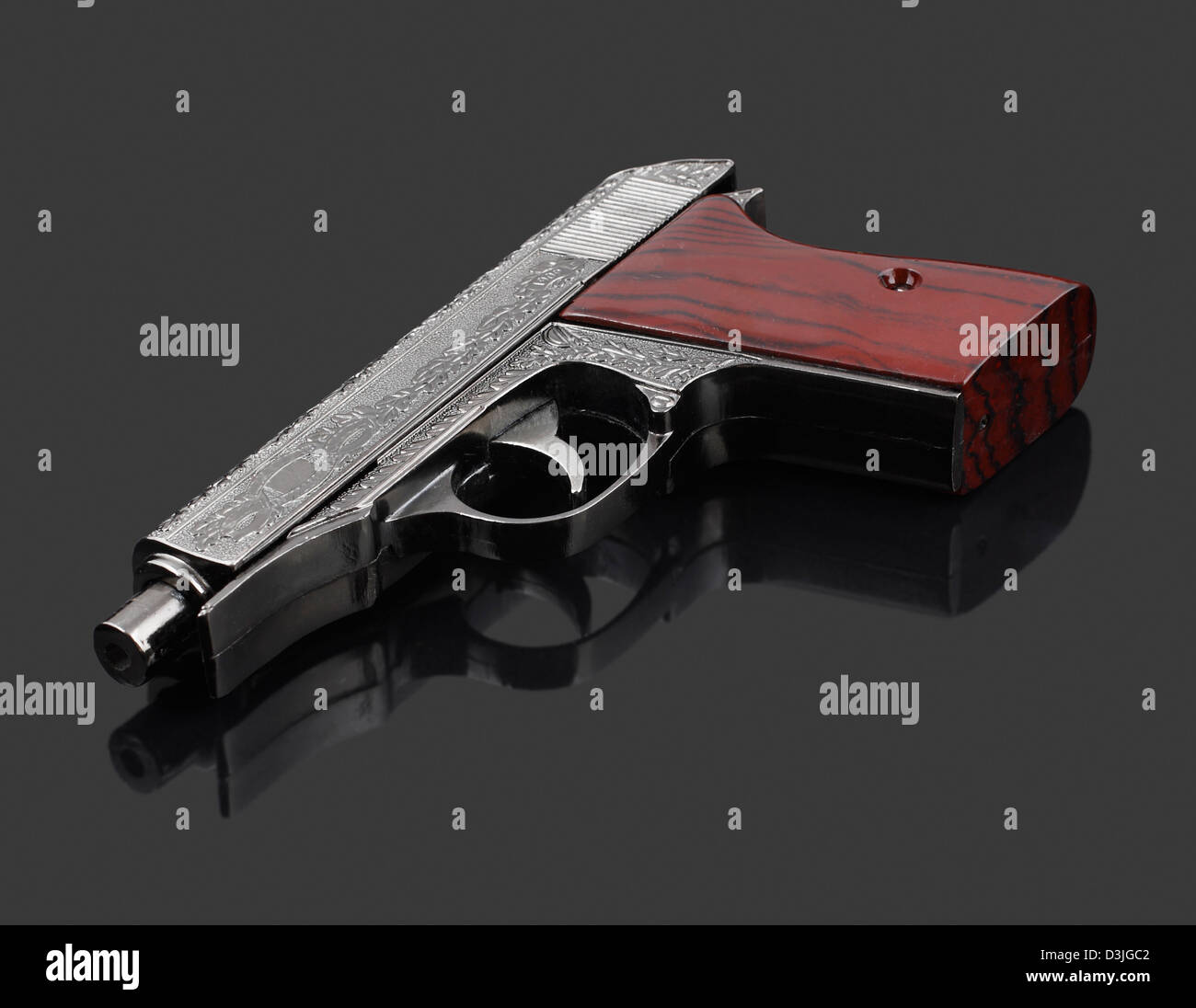 Pistole mit Muster, auf grauem Hintergrund isoliert Stockfoto