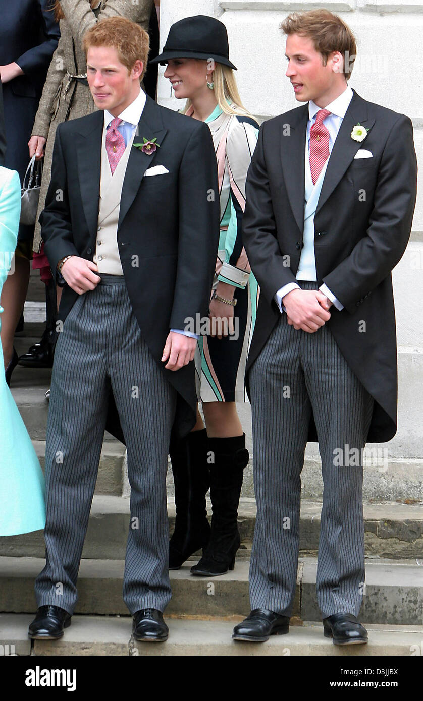 (Dpa) - Prinz Harry (L), Prince William (R) und ihre Cousine Zara Phillips (C) Teilnahme an der Hochzeit von Prinz Charles und Camilla Parker Bowles in Windsor, UK, 9. April 2005. Stockfoto