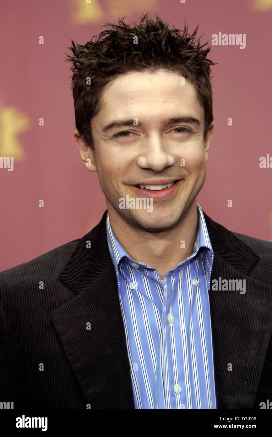 (Dpa) - US-Schauspieler Topher Grace im Bild während der Präsentation des Films "In Good Company" (USA) während der 55. Berlinale Internationalen Filmfestspiele in Berlin, Deutschland, 13. Februar 2005. Insgesamt 21 Filme konkurrieren um den goldenen und silbernen Bären Preise auf der Berlinale. Stockfoto
