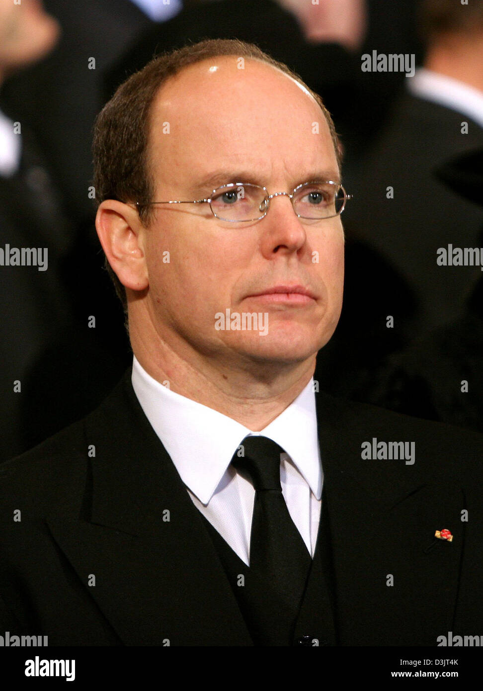 (Dpa) Prinz Albert von Monaco nimmt an der Trauerfeier für