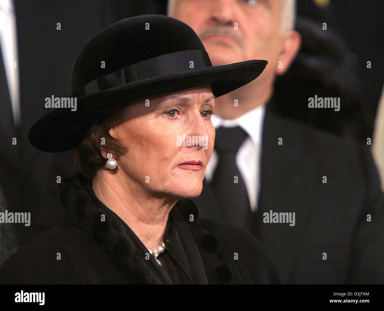 (Dpa) - Königin Sonja von Norwegen besucht die Trauerfeier für Großherzogin Josephine-Charlotte von Luxemburg in Luxemburg, 15. Januar 2005. Die Großherzogin starb an Lungenkrebs zu erkranken im Alter von 77 Jahren am 10. Januar 2005. Stockfoto