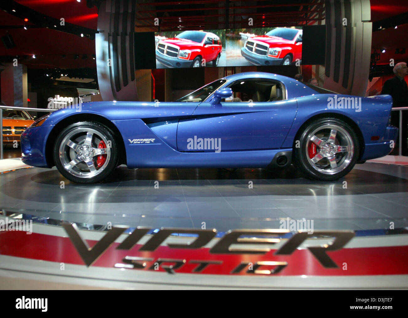 (Dpa) - Automobilhersteller Chrysler präsentiert die neue Dodge Viper Coupe auf der NAIAS, North American International Auto Show, in Detroit, USA, 10. Januar 2005. Stockfoto