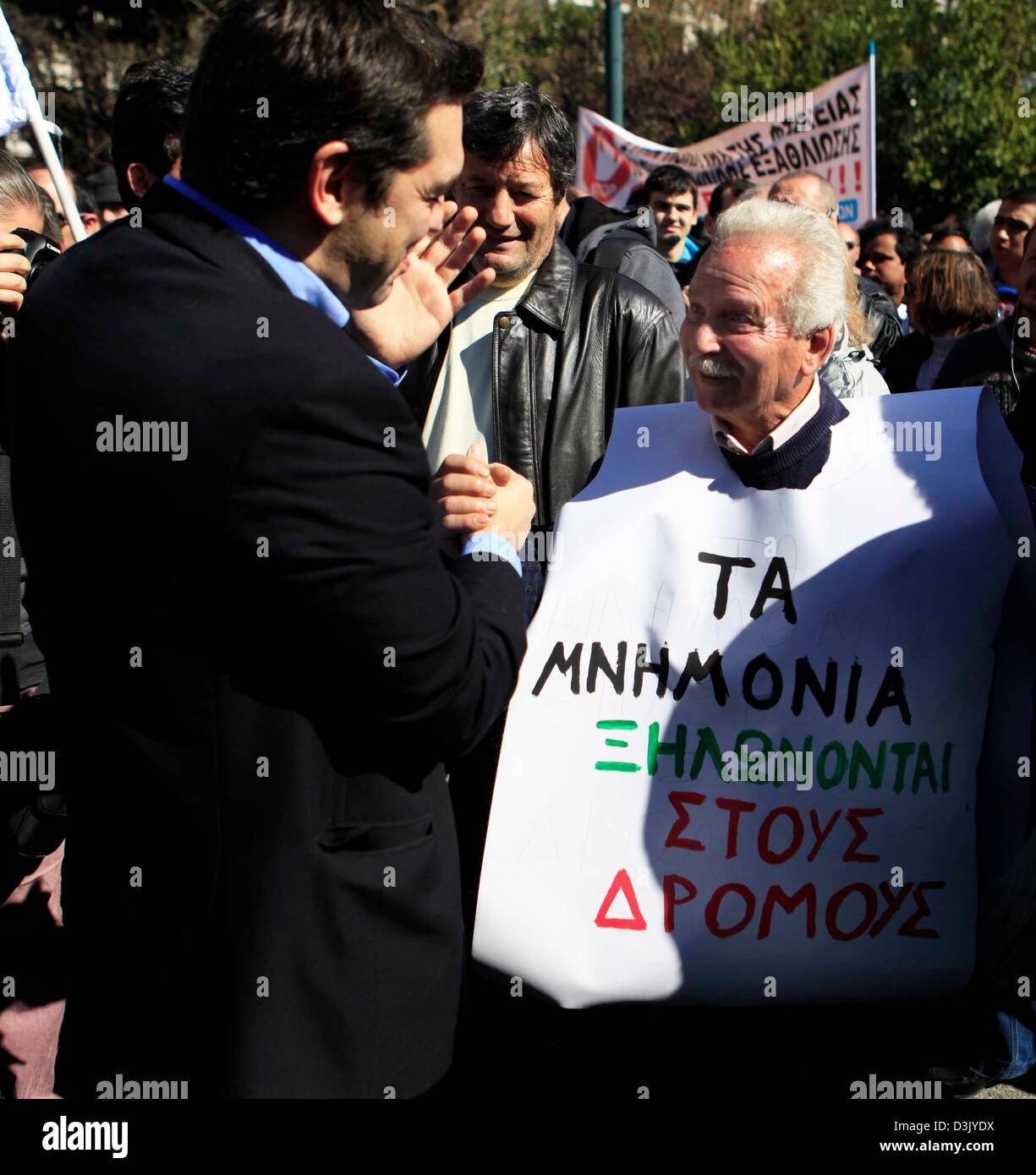 Athen, Griechenland. 20. Februar 2013. Alexis Tsipras der Allianz der SYRIZA während des Generalstreiks am 20.02.2013 in Athen, Griechenland. Der Streik wurde durch die Gewerkschaftsverbände GSEE und ADEDY genannt. Demonstranten wurden demonstrieren gegen die Sparmaßnahmen in Griechenland die Steuern erhöhte sich gesehen hat und Löhne, Renten und Schnitt zu verbringen. Foto: Fotis Vrotsis / Kunst der Fokus / Alamy Live News Stockfoto