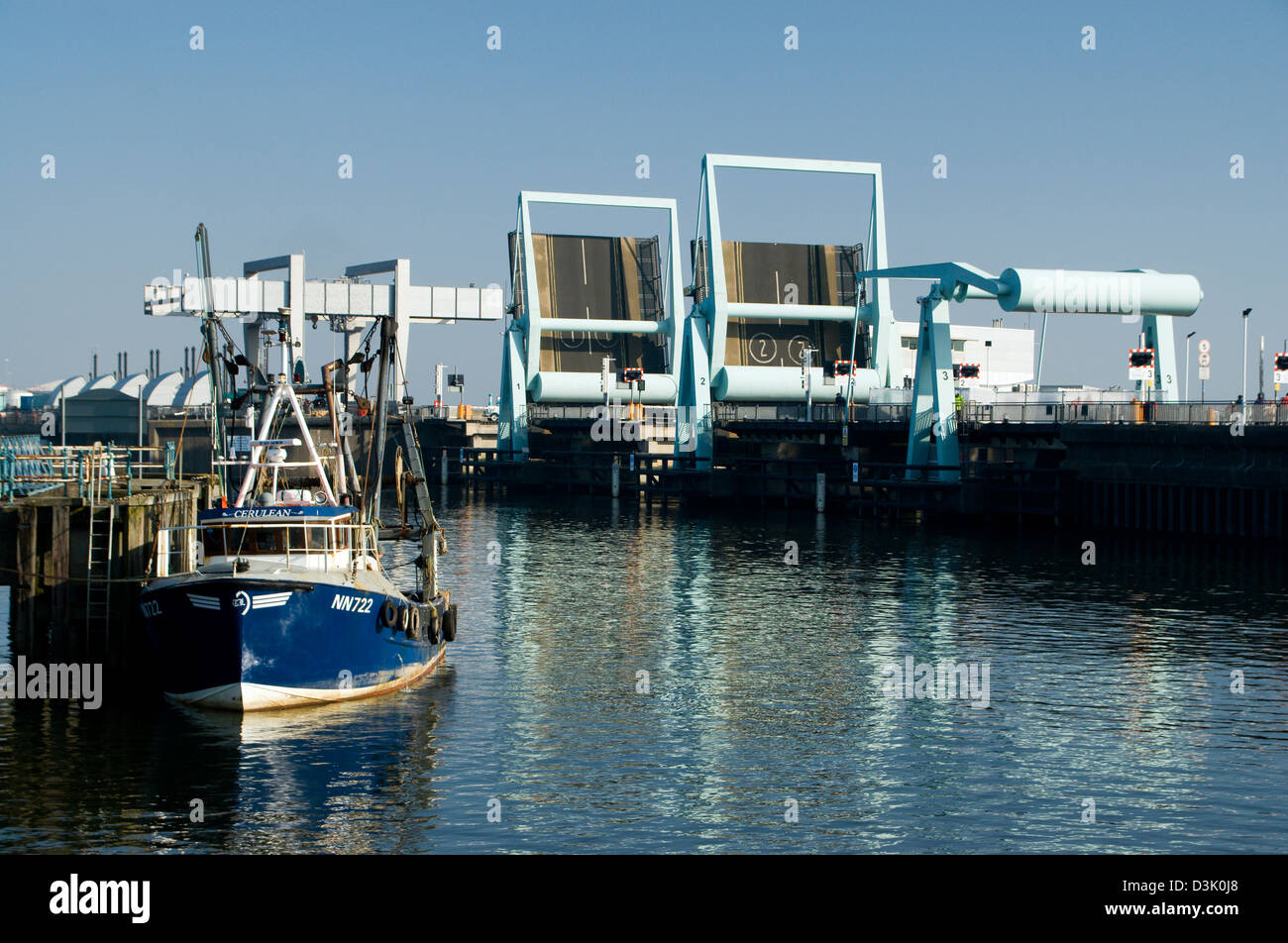 Angelboot/Fischerboot vor Anker aus Penarth wales Marina Bucht von Cardiff south uk Stockfoto