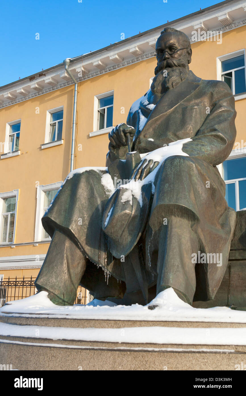 Mykhailo Hrushevsky Denkmal. Er war erster Präsident der Ukraine, eines wichtigen Figuren der ukrainischen nationalen Wiedergeburt. Stockfoto