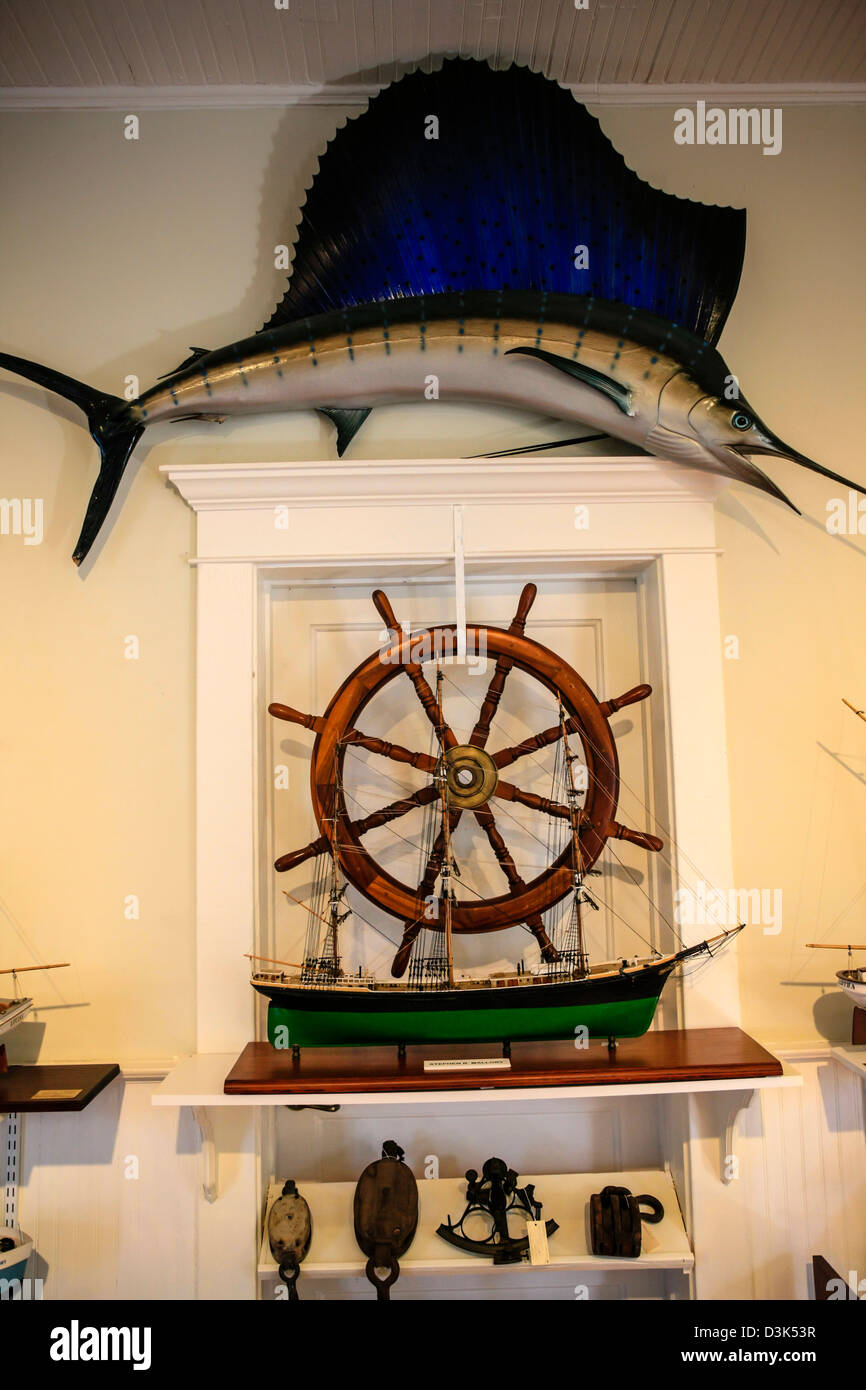 Anzeige von Modellbooten und Sammlerstücken in Cortez Rural bewertet Schulmuseum in Florida Stockfoto