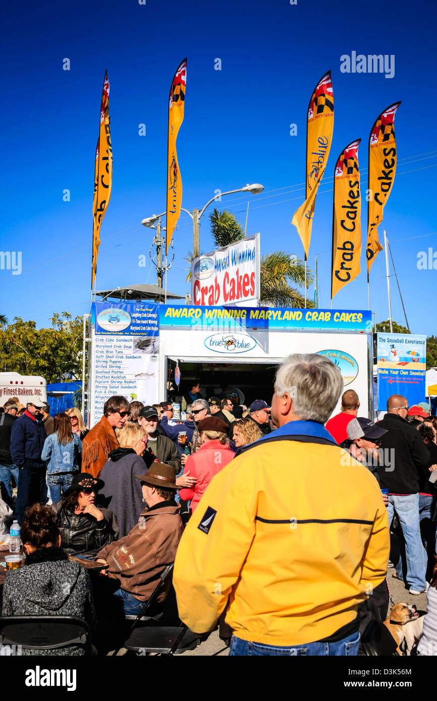 Crab Cakes zum Verkauf an der Cortez-Fisch-Festival-Florida Stockfoto