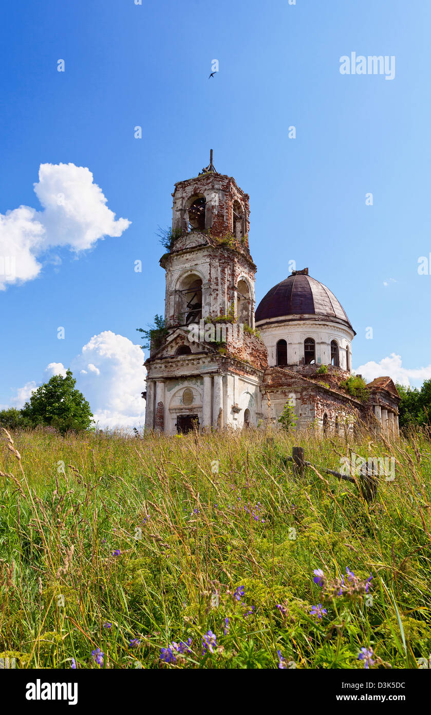 Alte verlassene Kirche in Nowgorod, Russland Stockfoto