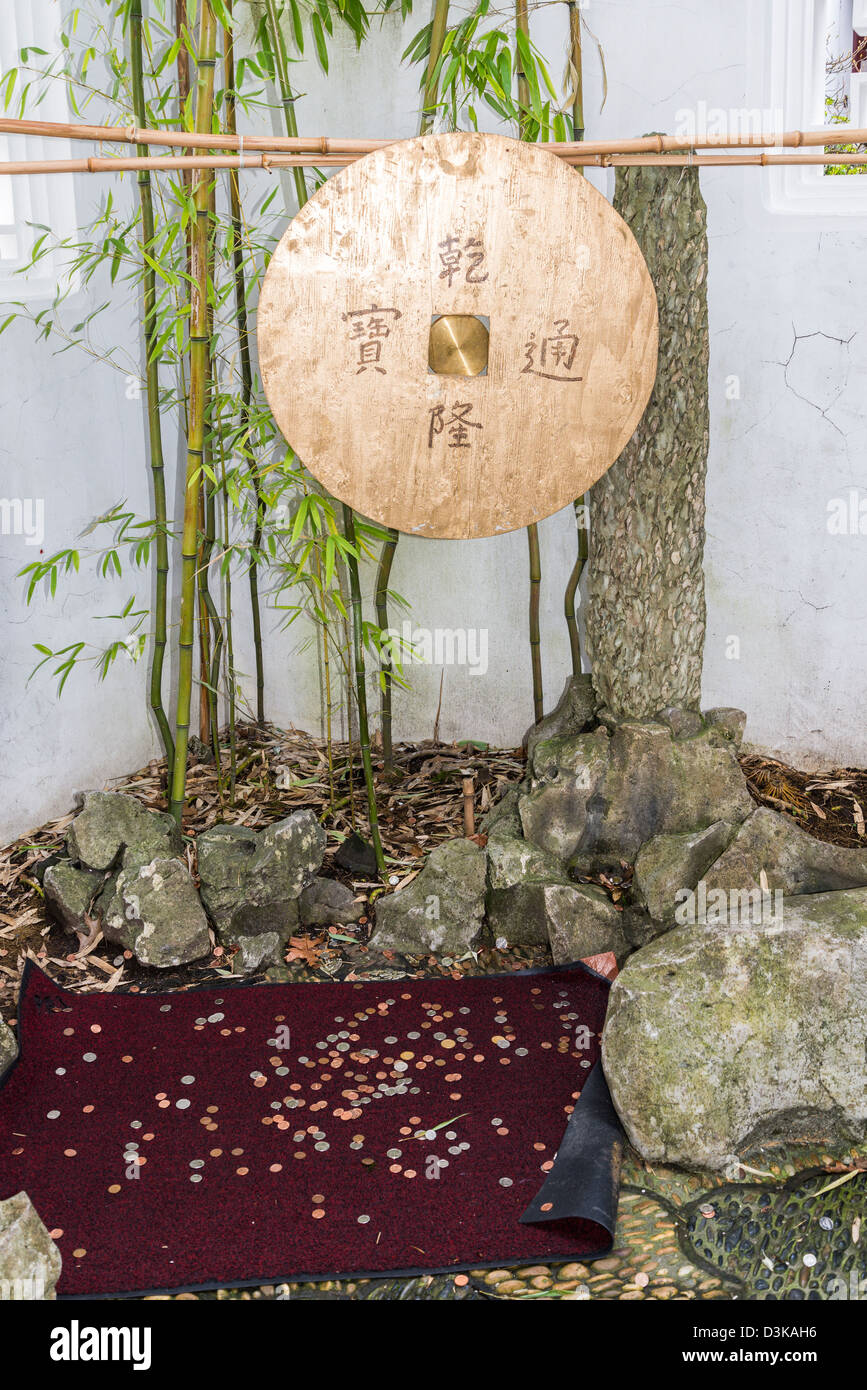 Neue Jahre Münzwurf für Wünsche, Dr. Sun Yat Sen Garden, Stockfoto