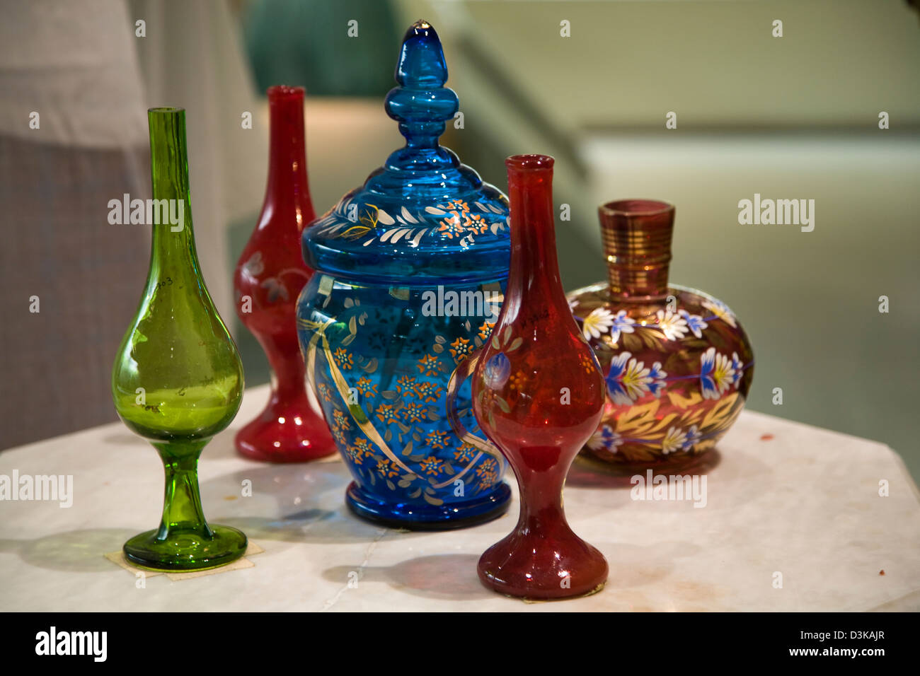 Eine Darstellung der antiken mundgeblasenes Glas, Nationalmuseum von Bahrain, Manama, Bahrain. Stockfoto