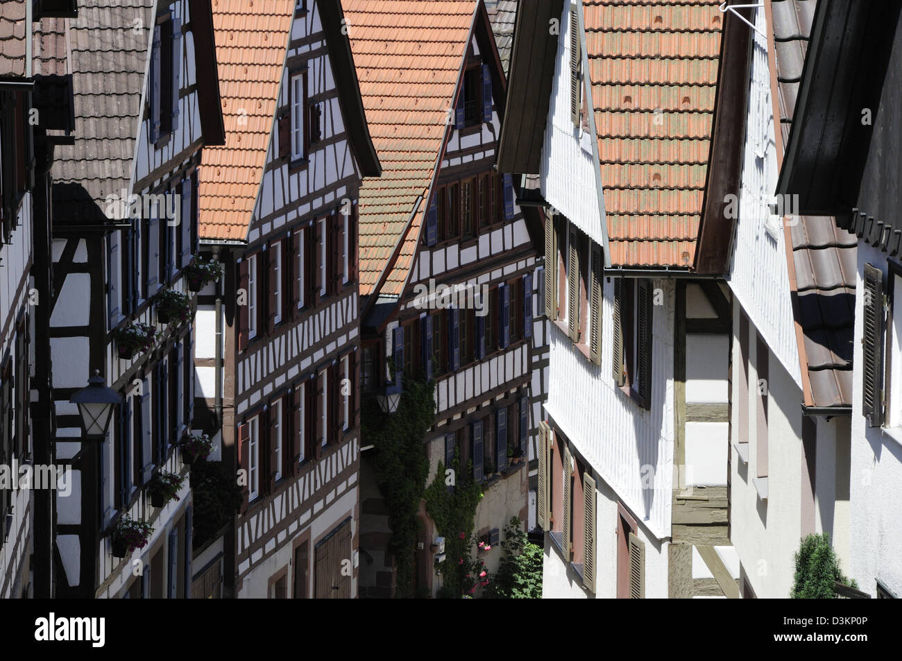 Suchen Sie auf der steilen Straße Schlossbergstrasse, Schiltach, Schwarzwald, Deutschland. Stockfoto