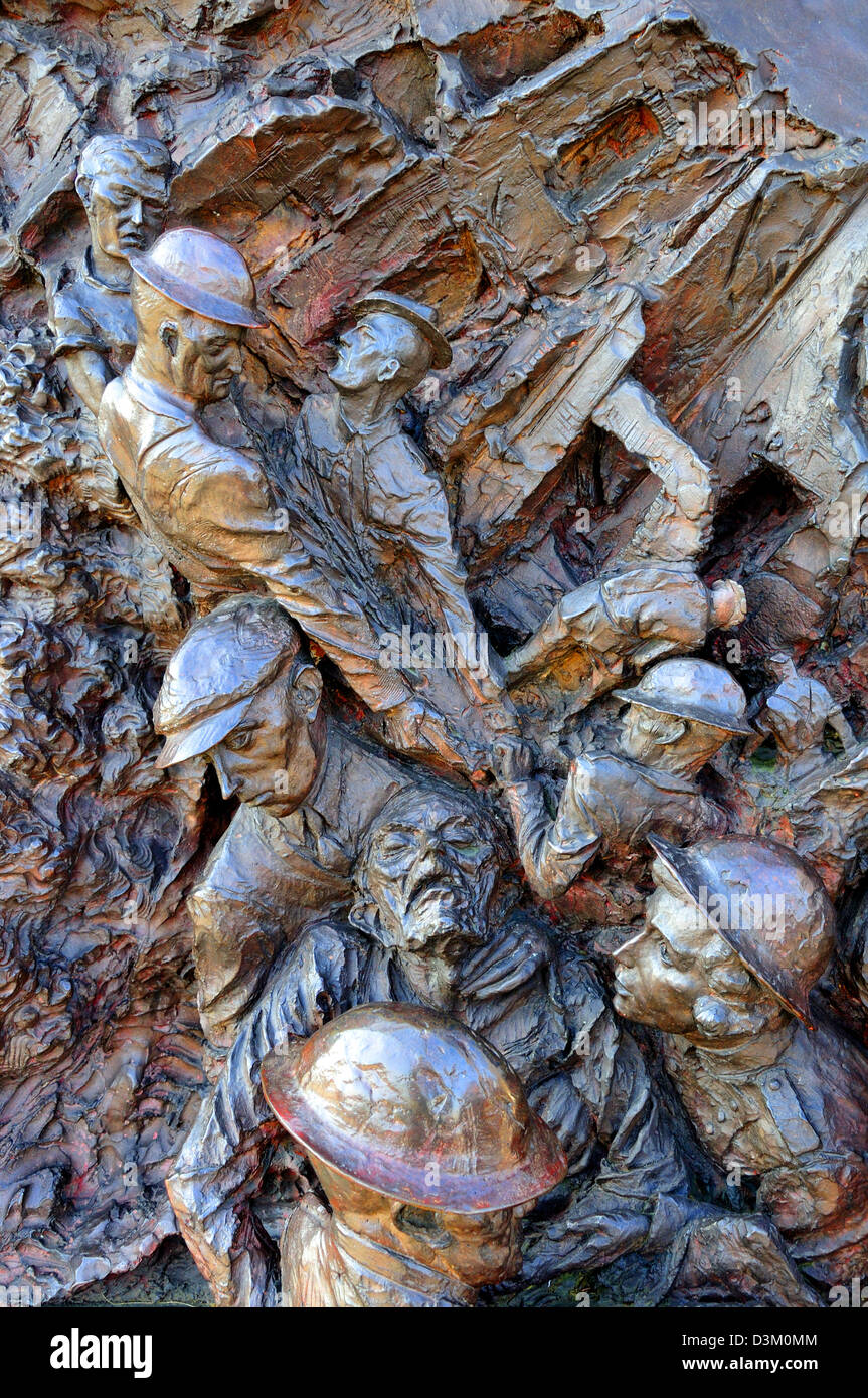 London, England, Vereinigtes Königreich. Battle of Britain Memorial (2005: Paul Day) Victoria Embankment. Detail Stockfoto