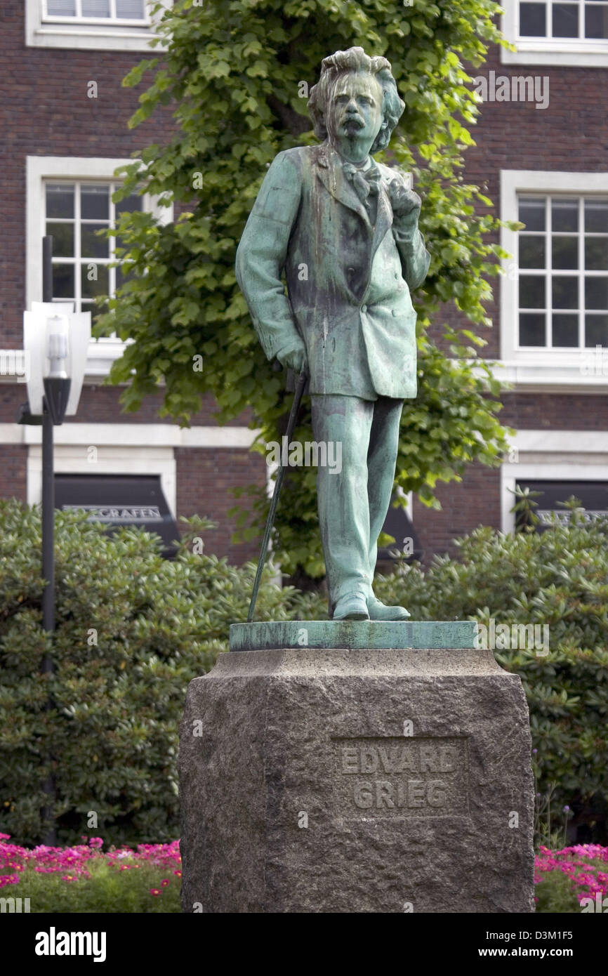 (Dpa) - ein Denkmal des berühmten norwegischen Komponisten Edvard Grieg (1843-1907) in Bergen, Norwegen, 28. Juli 2005 abgebildet. Foto: Hinrich Baesemann Stockfoto