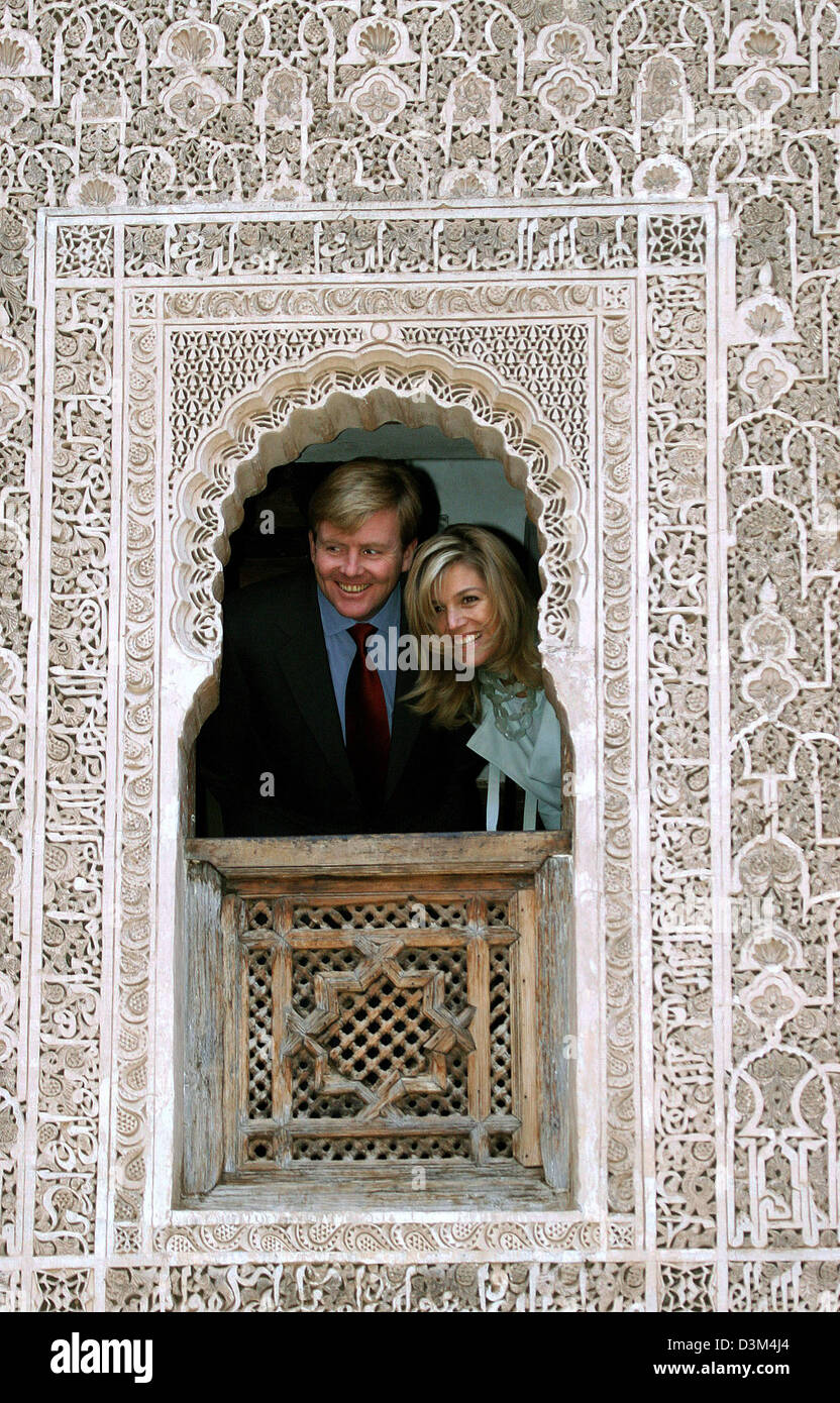 (Dpa) - Kronprinz Willem-Alexander der Niederlande und seine Frau Kronprinzessin Maxima Lächeln während des Besuchs in der Koran-Schule Medersa Ben Youssef in Marrakesch, Marokko, Dienstag, 15. November 2005. Das Paar besucht Marokko anlässlich des 400. Jahrestages der niederländisch-marokkanischen diplomatische Beziehungen. Foto: A.Nieboer (Niederlande) Stockfoto