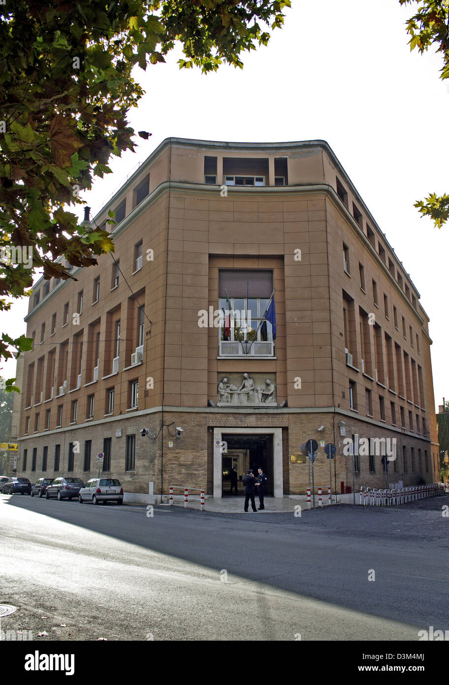 (Dpa) - ein Blick auf das italienische Gesundheitsministerium in Rom, Italien, 22. Oktober 2005. Foto: Lars Halbauer Stockfoto