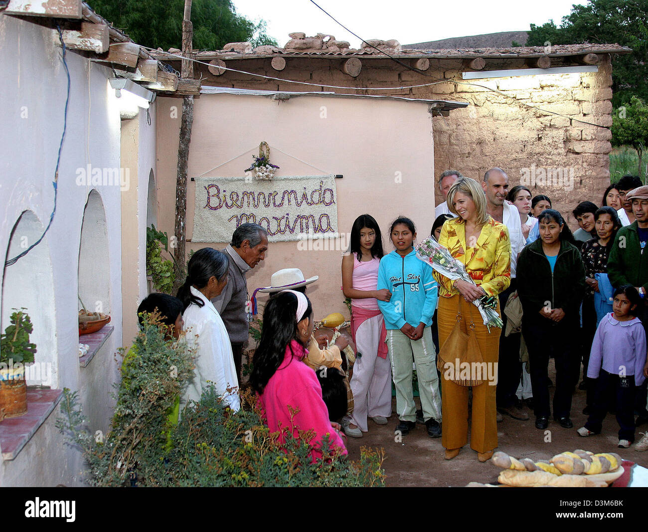 (Dpa) - fotografiert Kronprinzessin Maxima der Niederlande anlässlich eines offiziellen Besuchs im Auftrag der Vereinten Nationen in der Stadt Jujuy in ihrem Heimatland Argentinien, 4. Dezember 2005. (NIEDERLANDE) Stockfoto